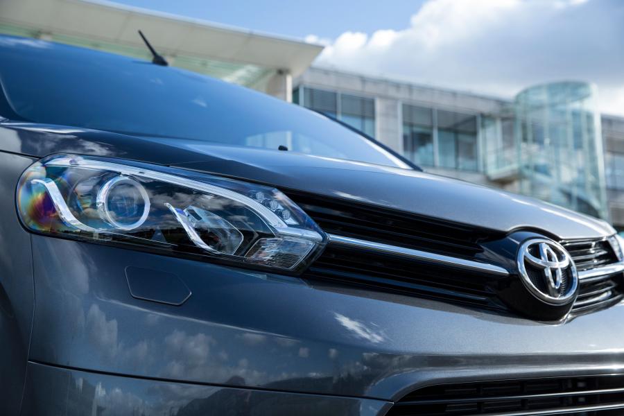 Детали экстерьера Toyota ProAce Verso VIP 2018 года  (UK) (фото 10 из 30)